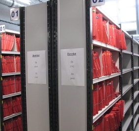Przechowywanie archiwów na metalowych regałach dla centrum szpitalnego
			